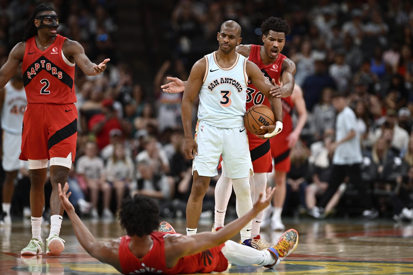 Report: Raptors avoid luxury tax with three-team deal for veteran guard Chris Paul | iNFOnews.ca