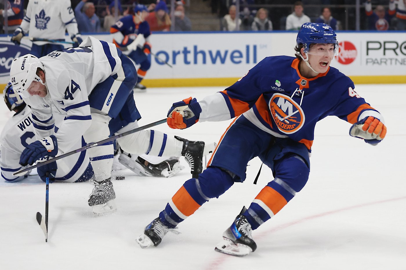'It's been remarkable': Rookie defenceman Matthew Schaefer dazzling for Islanders | iNFOnews.ca
