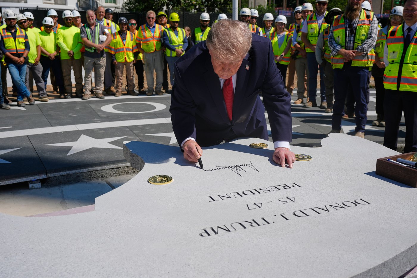Trump plays White House tour guide to show off work on his helipad and ballroom | iNFOnews.ca