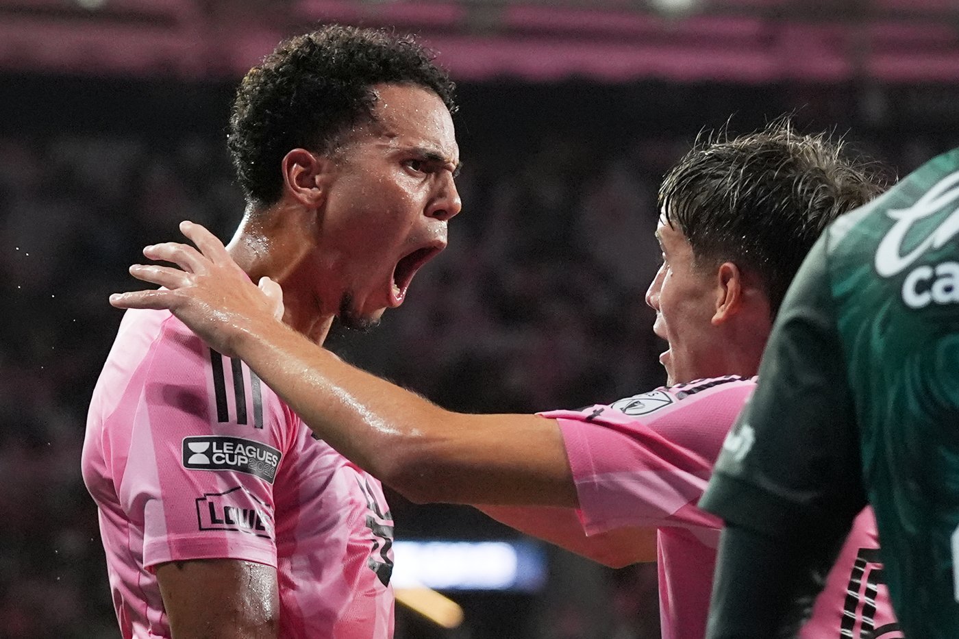 León beats Inter Miami 3-2 on Arcila's two goals as Messi returns after father’s death | iNFOnews.ca
