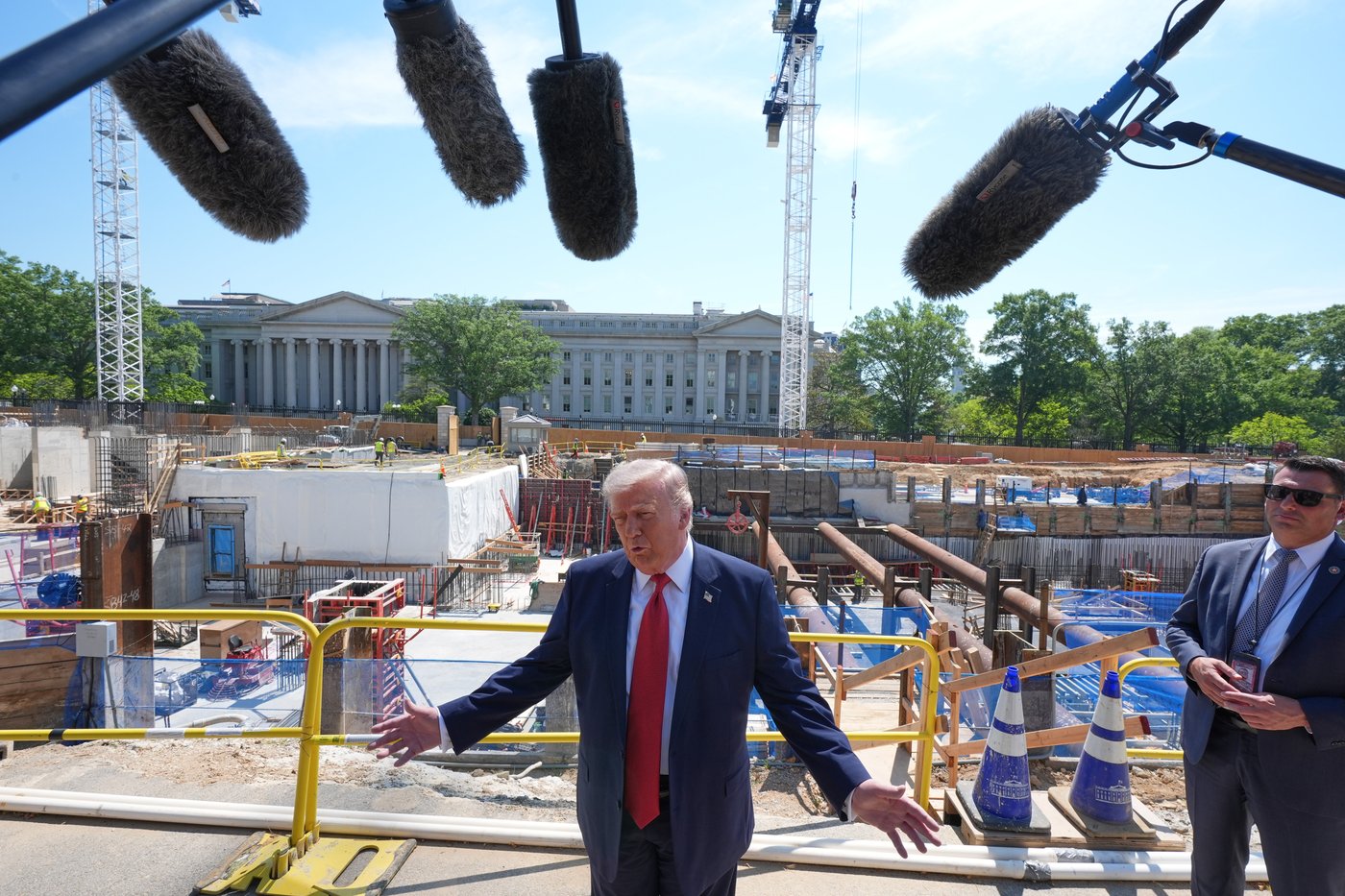 Republicans mull dropping $1 billion security money request for the White House and Trump's ballroom | iNFOnews.ca