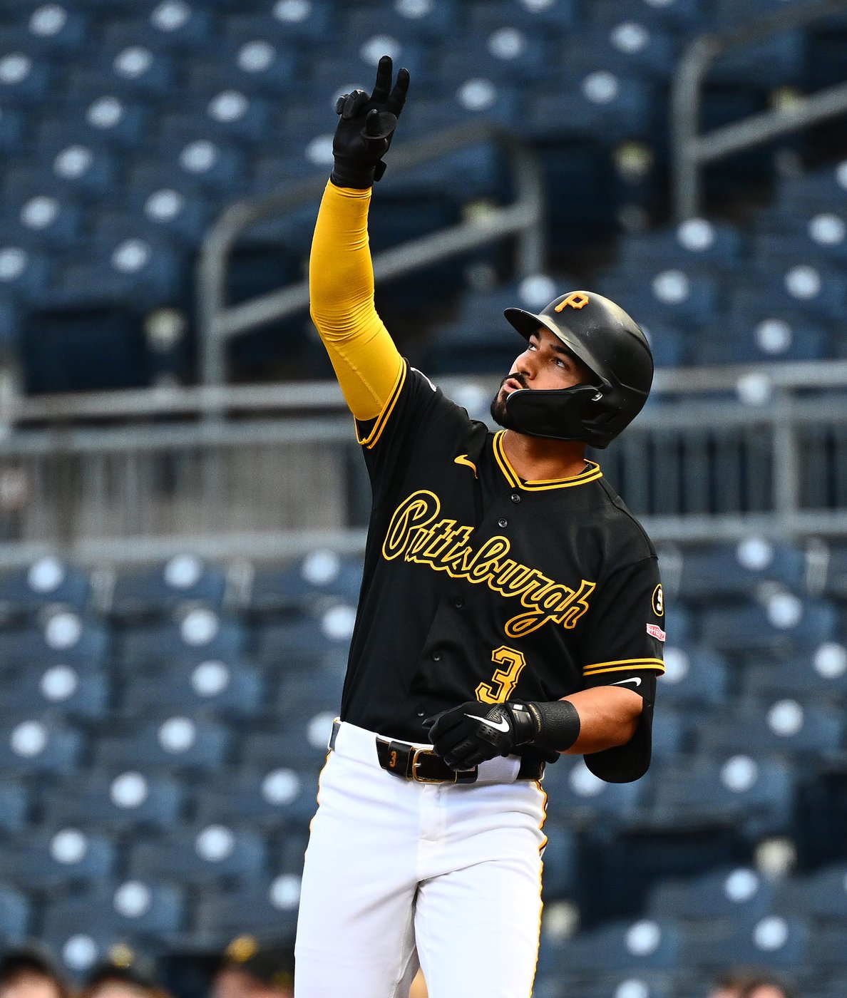 Paul Skenes takes a no-hitter into the 7th, strikes out 10 as Pirates topple Rockies 3-1 | iNFOnews.ca