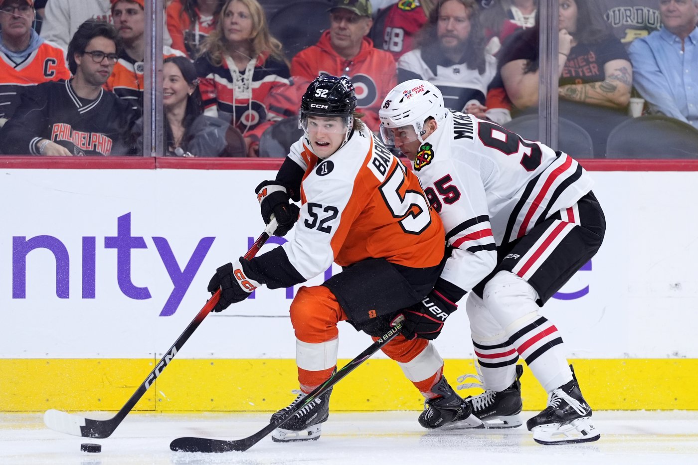 Flyers beat the Blackhawks 5-1 after 2 goals in the first 2:33 | iNFOnews.ca