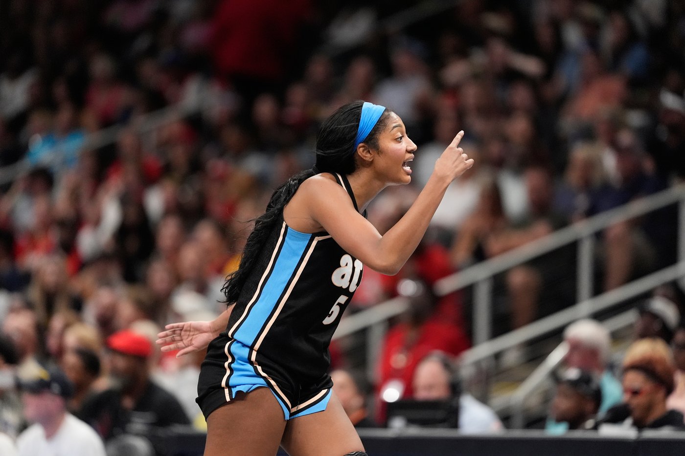 Angel Reese breaks WNBA record with 26 rebounds against Sparks, sets single-season record as well | iNFOnews.ca