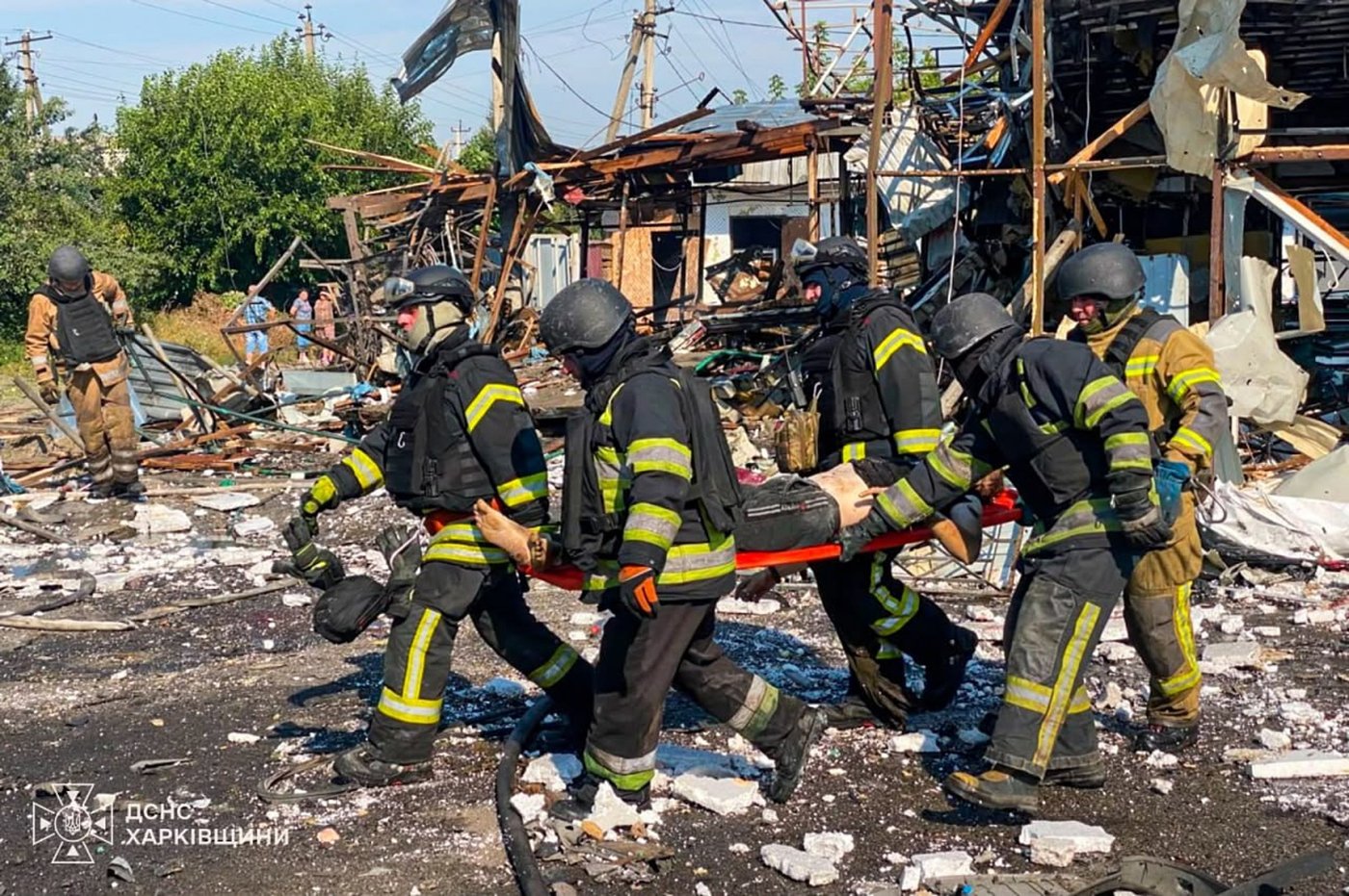 Ukraine aims a drone blitz at Moscow while Russian missiles kill 10 in a Ukrainian village | iNFOnews.ca