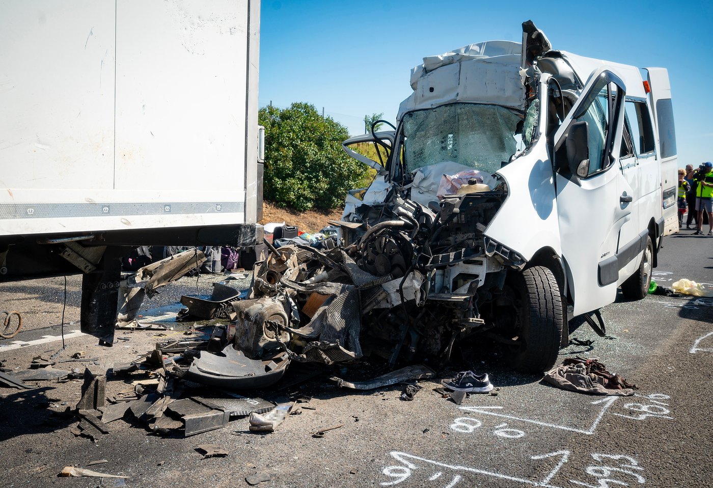 2 collisions on a Hungarian highway kill 8 people | iNwheels