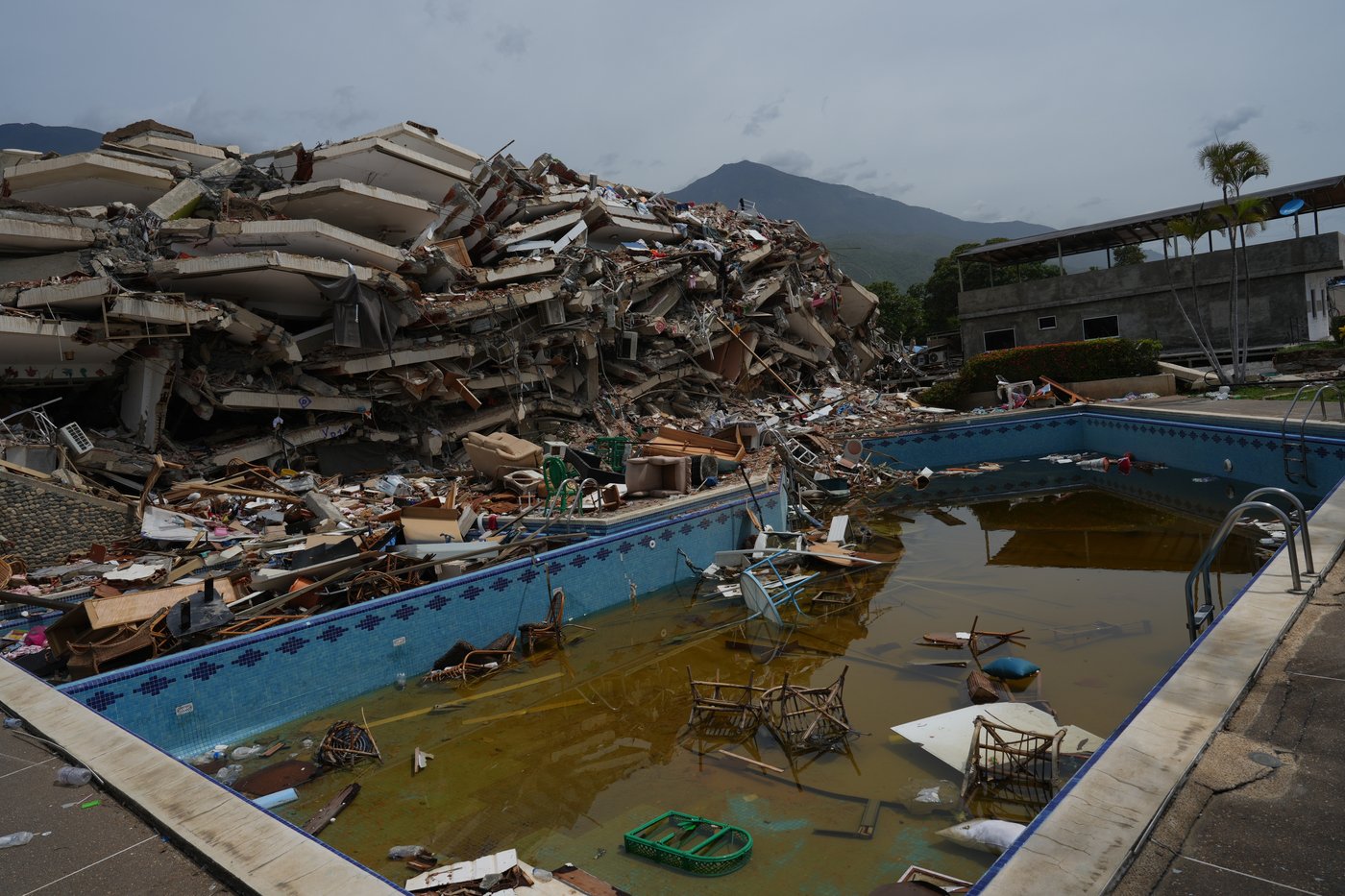 Spotless uniforms, stalled cranes: Inside Venezuela’s faltering quake rescue effort | iNFOnews.ca