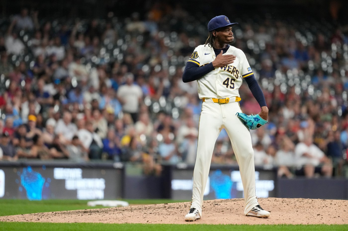 Brewers manager Murphy calls Uribe's mound antics unacceptable | iNFOnews.ca