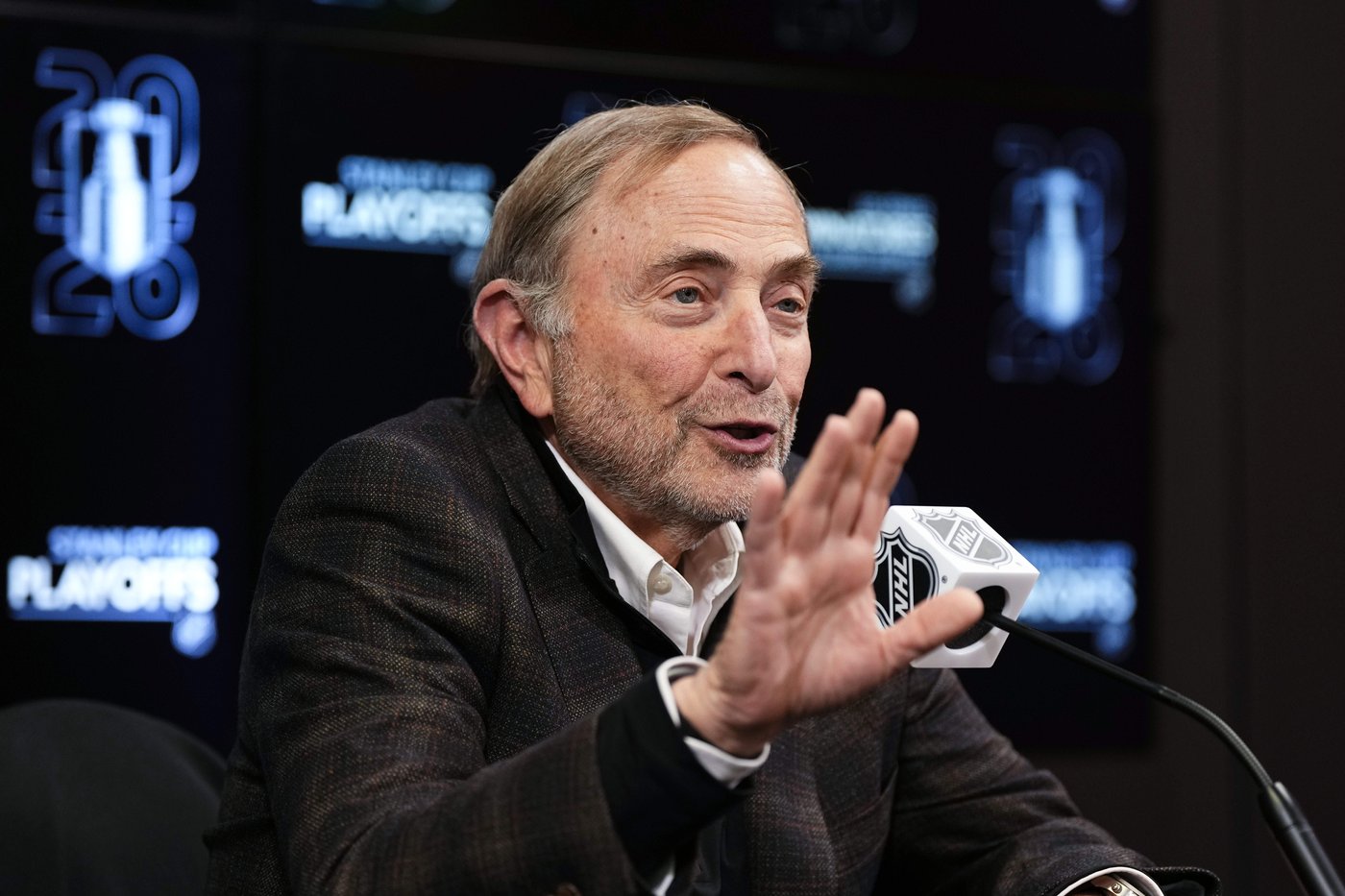 NHL commissioner holds court in nation's capital before Senators-Hurricanes game | iNFOnews.ca