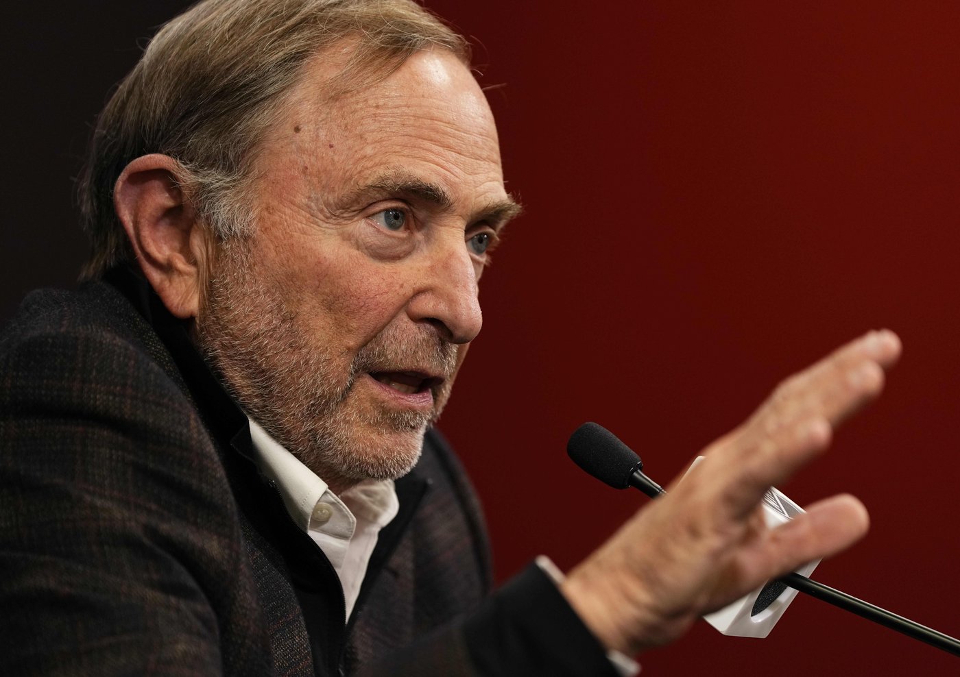 NHL commissioner holds court in nation's capital before Senators-Hurricanes game | iNFOnews.ca