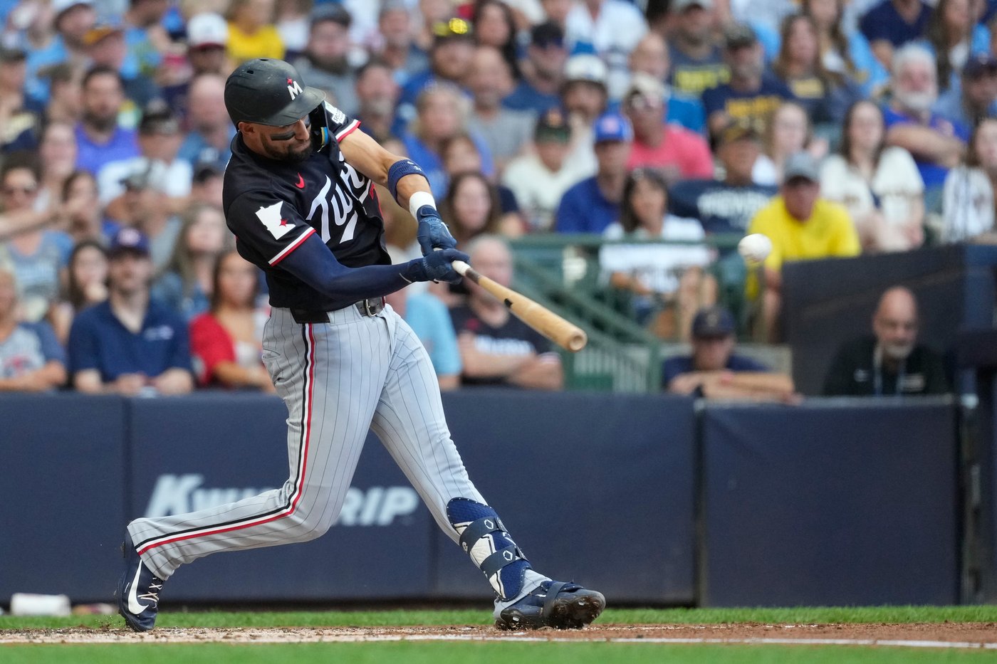 Andrew Vaughn knocks home go-ahead run in 8th inning as Brewers defeat Twins 4-3 | iNFOnews.ca Andrew Vaughn knocks home go-ahead run in 8th inning as Brewers defeat Twins 4-3 | iNFOnews.ca