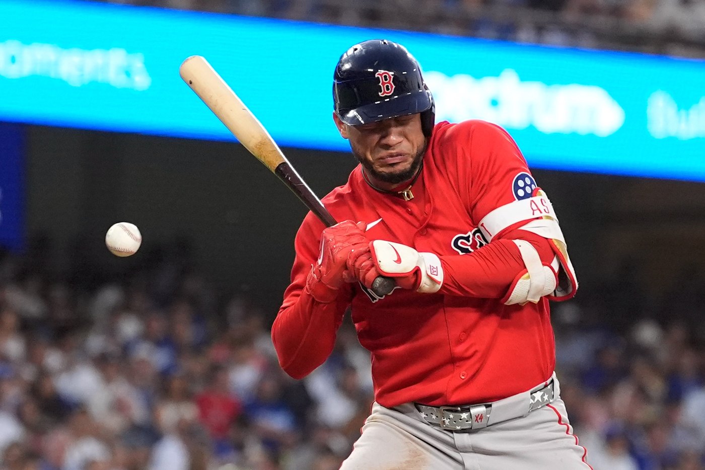 Red Sox All-Star Willson Contreras exits after 95-mph pitch clips his helmet | iNFOnews.ca