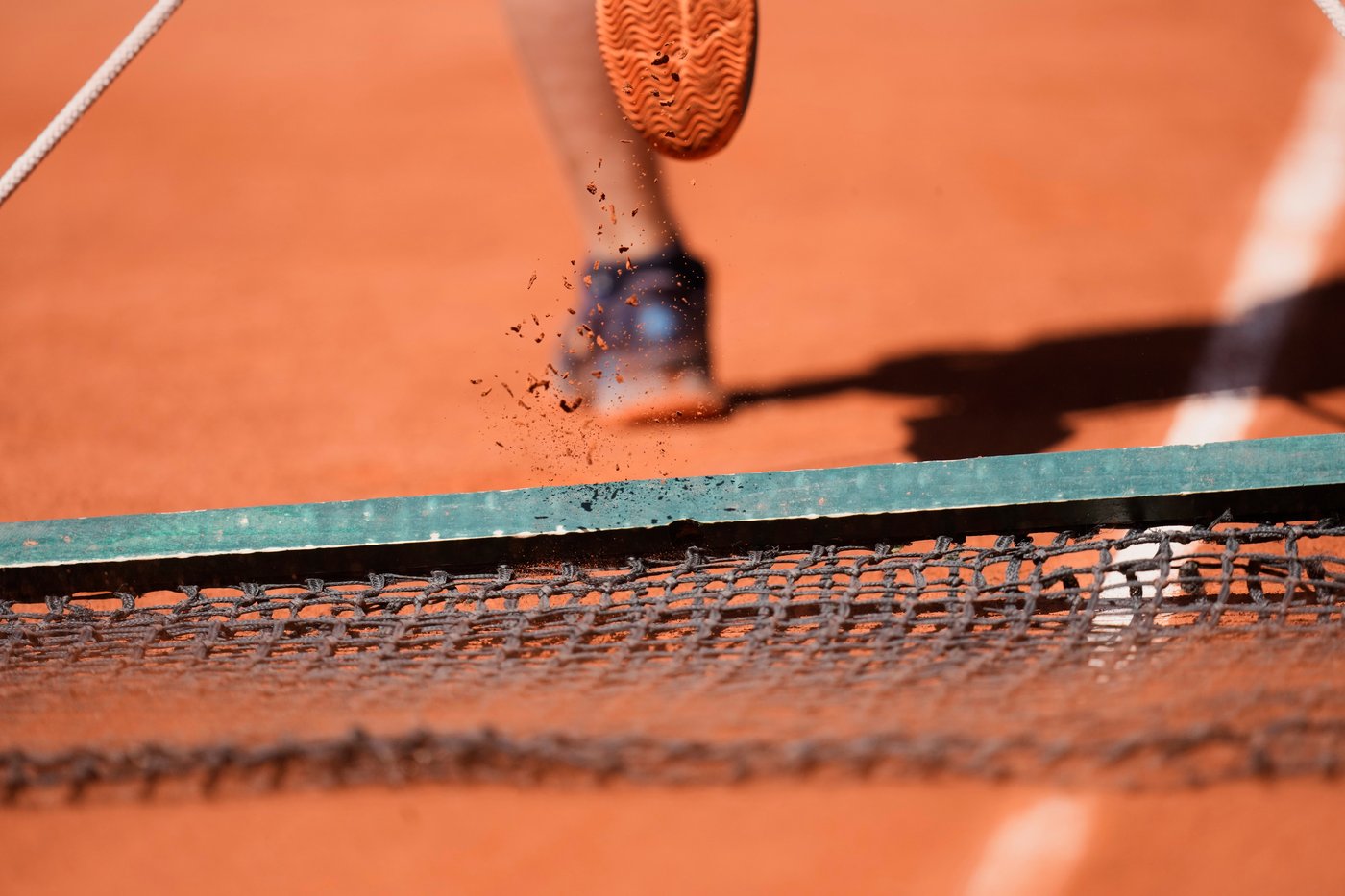 French Open groundskeepers drench the clay courts with water and salt during heat wave | iNFOnews.ca