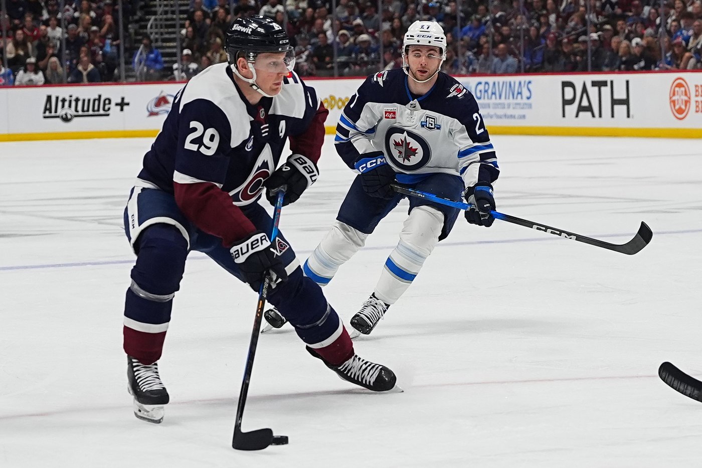 Perfetti's late goal helps Jets roll over Avalanche 4-2 | iNFOnews.ca