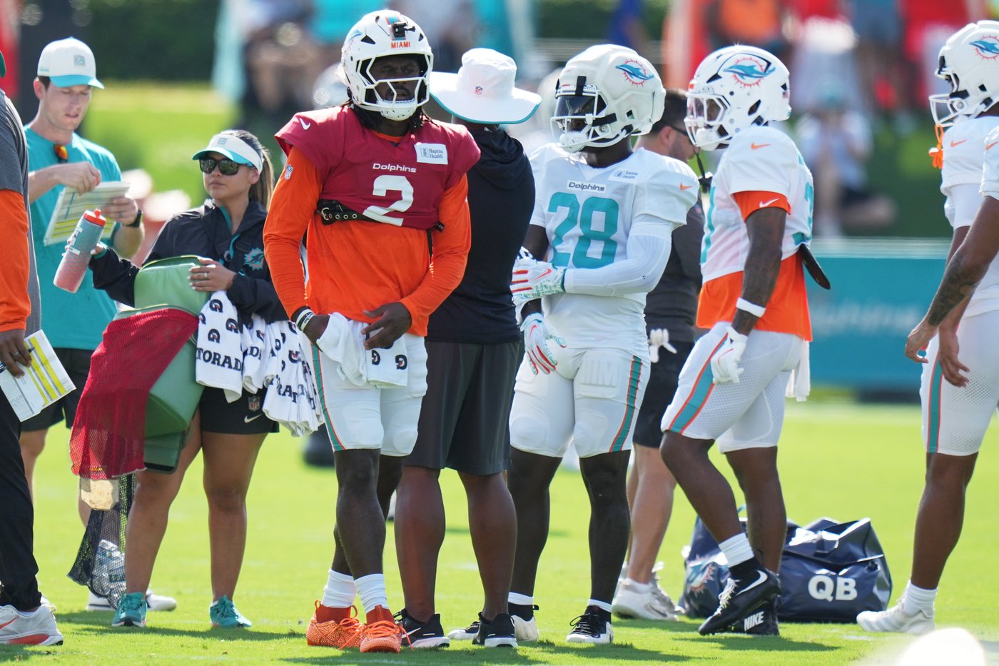 Giants pass rush dominates Dolphins as tempers flare throughout joint practice | iNFOnews.ca