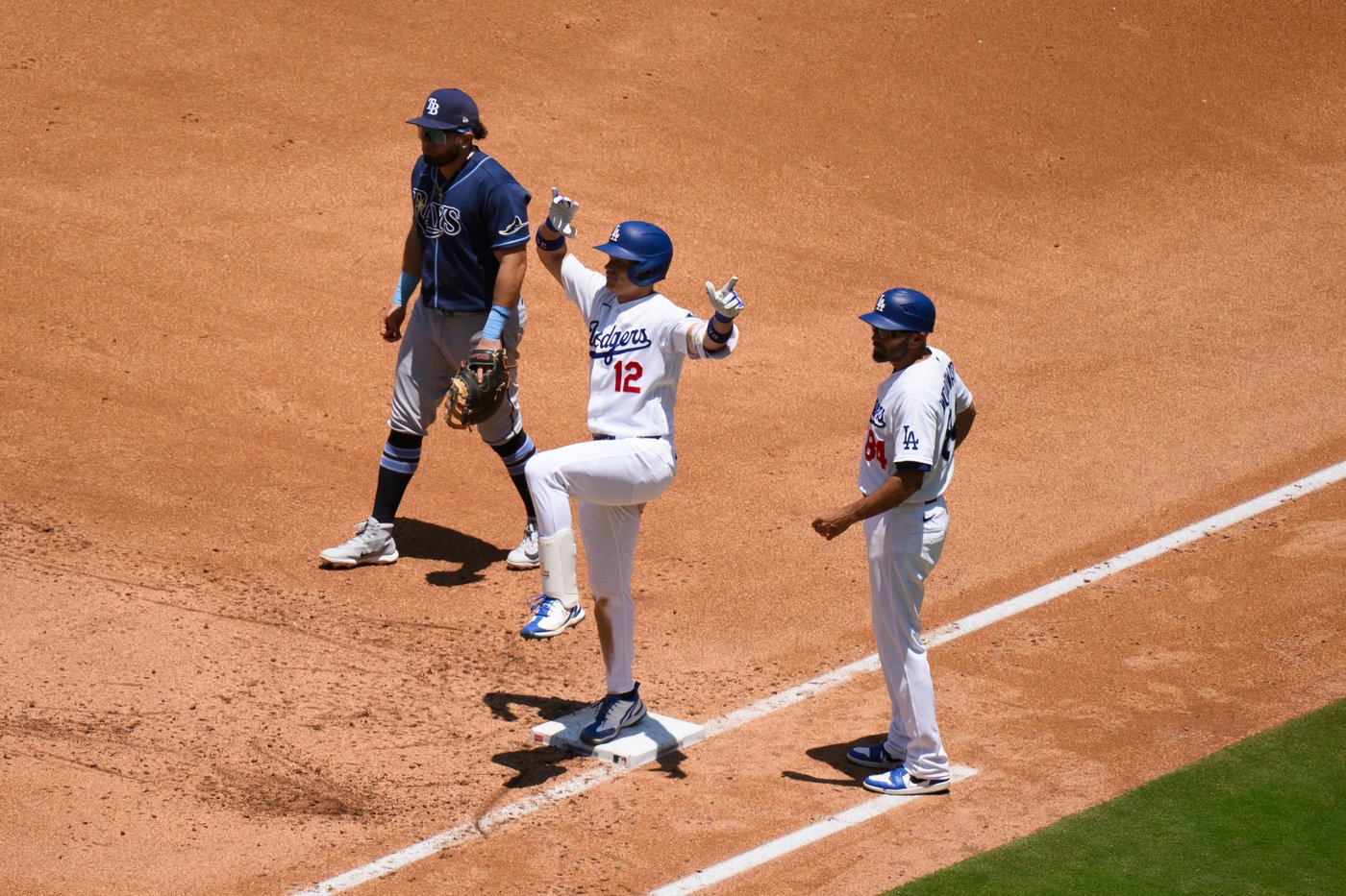 Freeman’s go-ahead 2-run homer rescues banged-up Ohtani in Dodgers' 5-4 win over Rays | iNFOnews.ca
