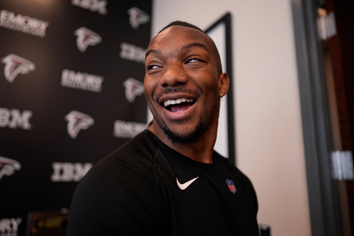 Falcons exercise All-Pro running back Bijan Robinson's 5th-year option for the 2027 season | iNFOnews.ca