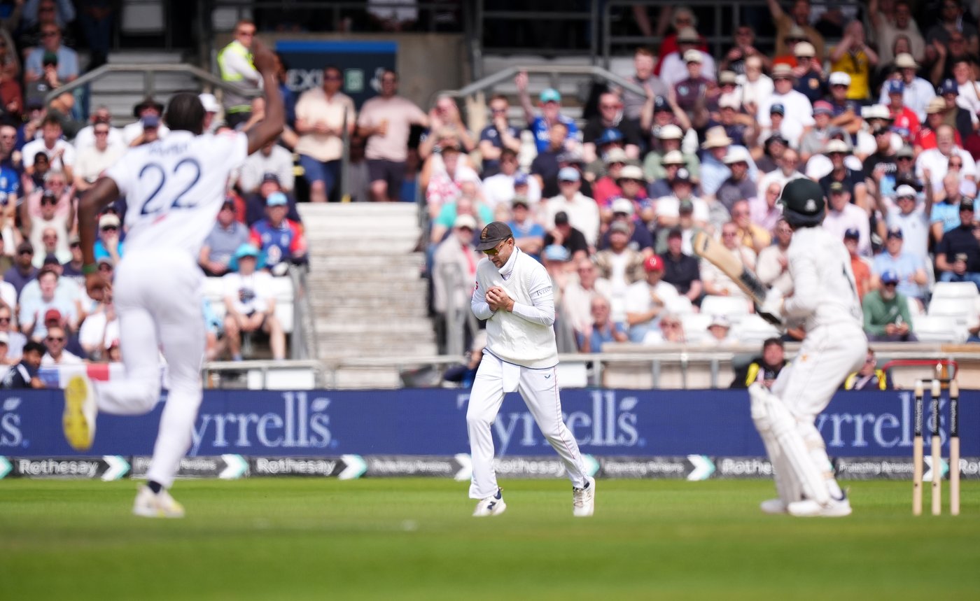 England thrashes Pakistan by an innings and 103 runs in first test at Headingley | iNFOnews.ca