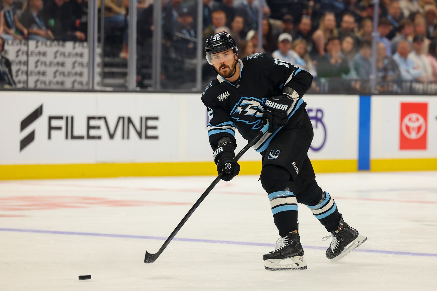 Weegar enjoys ovation, tribute in first game back in Calgary | iNFOnews.ca