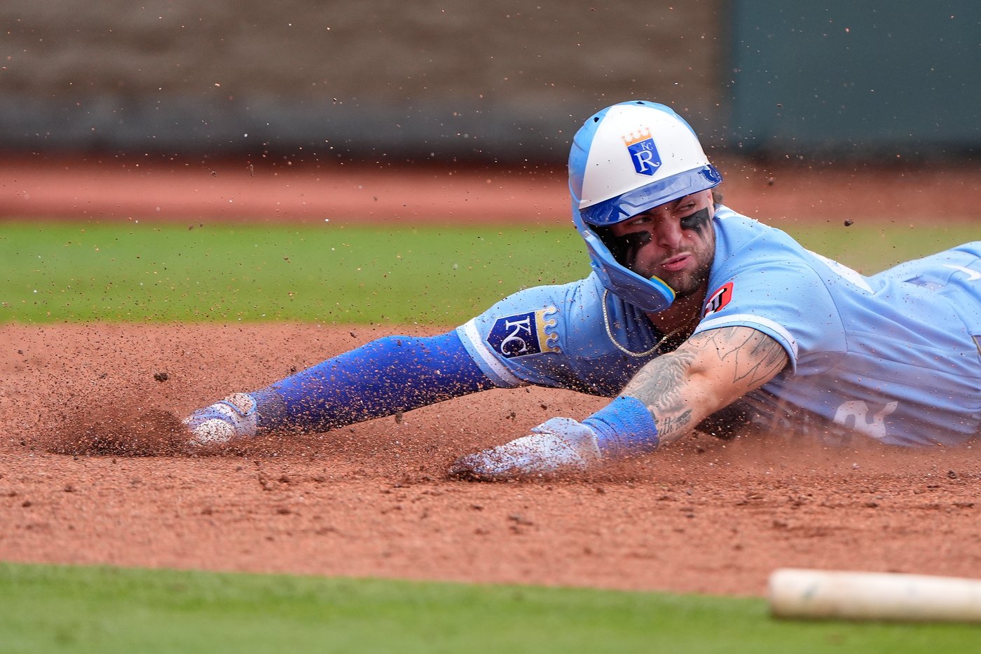 Kolek throws complete-game shutout and Royals top Mariners to end 4-game skid | iNFOnews.ca