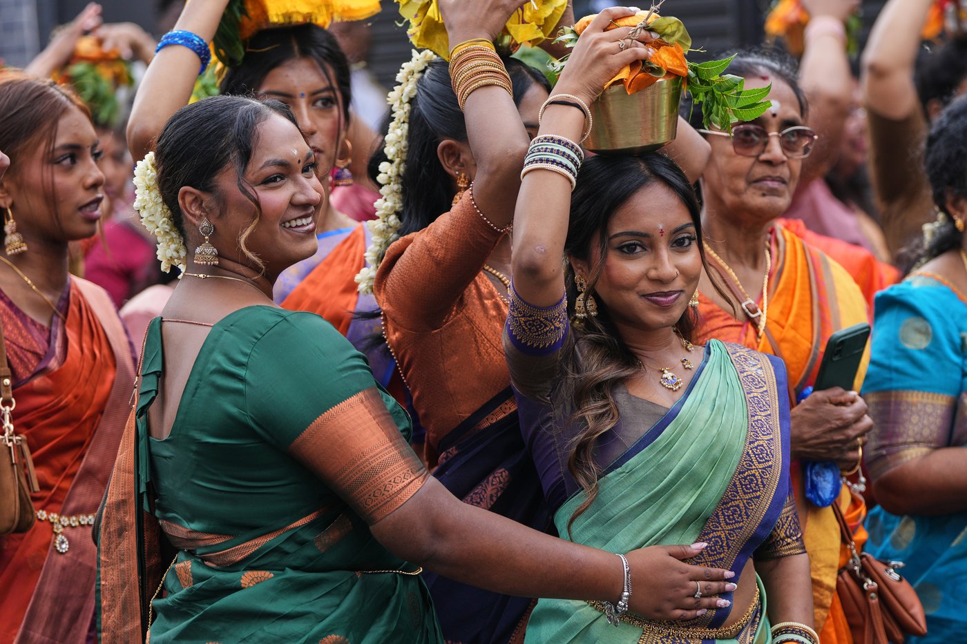 Hindu devotees honor goddesses in India and Britain, in photos | iNFOnews.ca