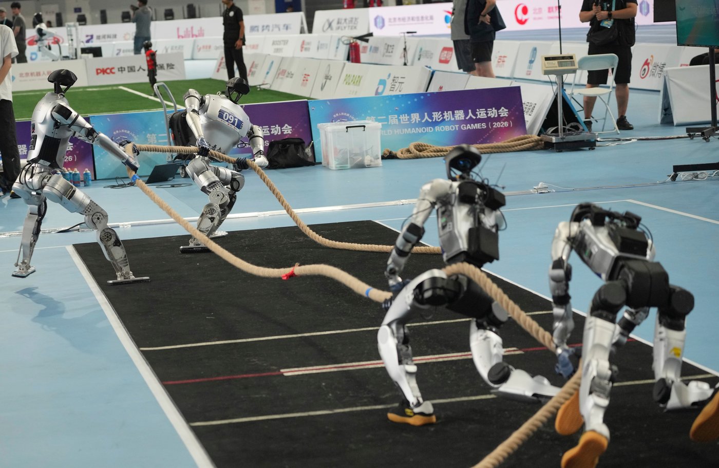 Humanoid robots sprint, play soccer and set records at Beijing games, in photos | iNFOnews.ca