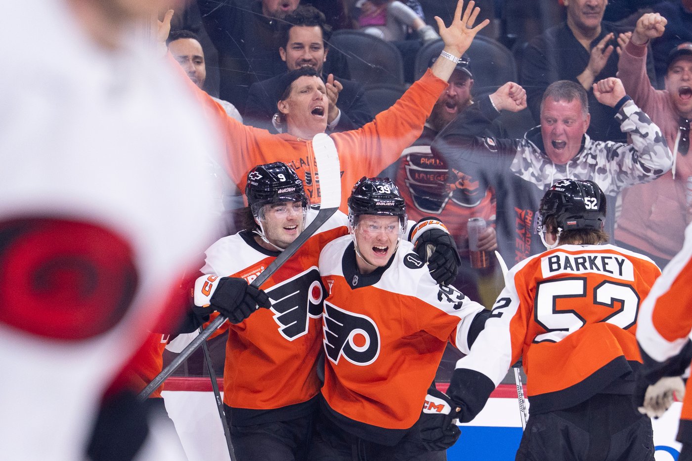 Flyers beat East top seed Hurricanes 3-2 in SO and secure their first playoff berth since 2020 | iNFOnews.ca