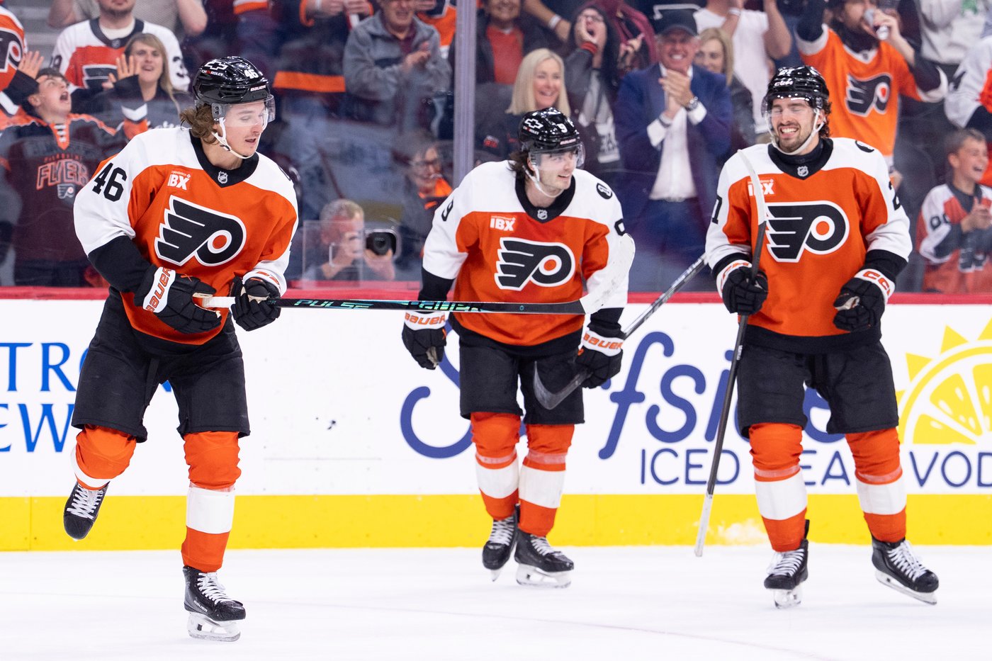 Flyers beat East top seed Hurricanes 3-2 in SO and secure their first playoff berth since 2020 | iNFOnews.ca