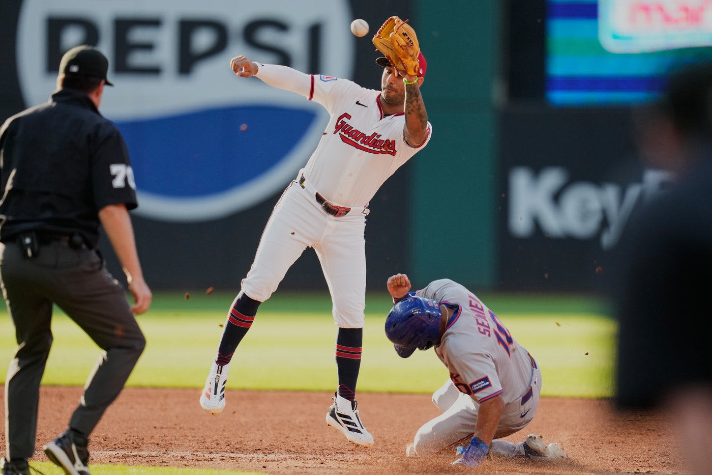 Luis Torrens hits 3-run homer and drives in 4 to lead Mets past Guardians 6-2 | iNFOnews.ca Luis Torrens hits 3-run homer and drives in 4 to lead Mets past Guardians 6-2 | iNFOnews.ca