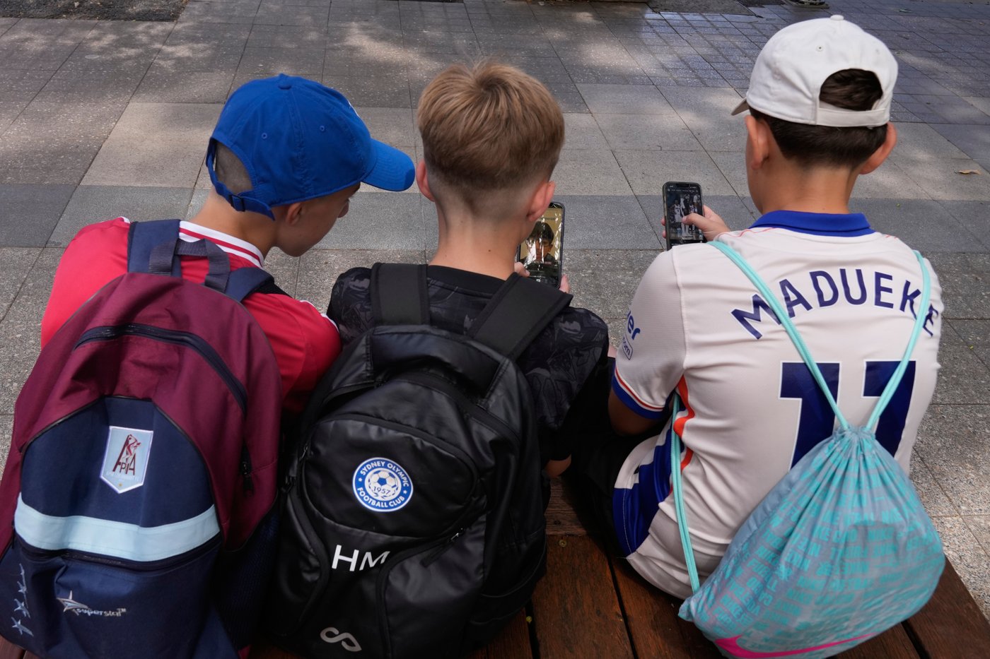 Ottawa wants to block kids from social media. How would age verification work? | iNFOnews.ca