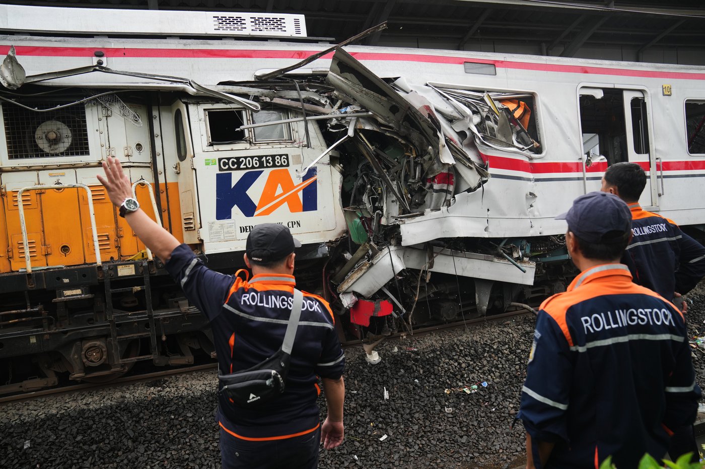 Rescuers recover last victims from Indonesia train wreck that killed 15 and injured dozens | iNwheels