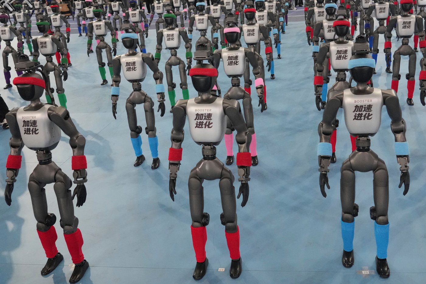 Humanoid robots sprint, play soccer and set records at Beijing games, in photos | iNFOnews.ca