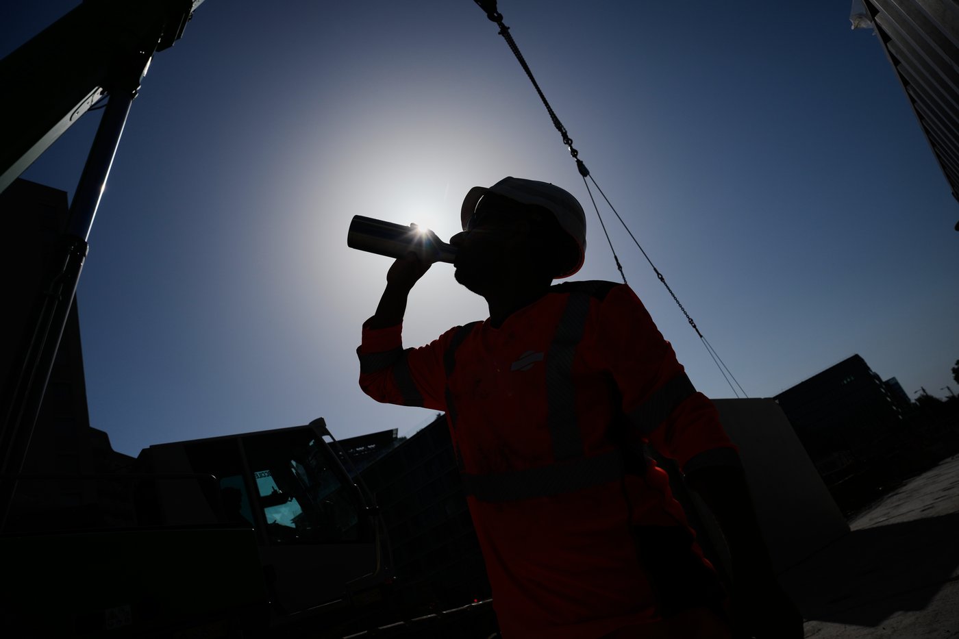 An early heat wave hits Europe, in photos | iNFOnews.ca