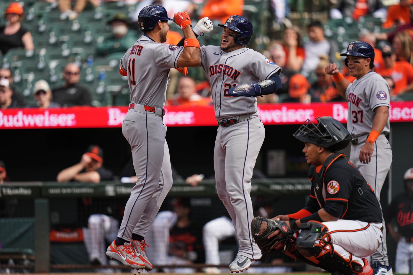 Yordan Alvarez and Cam Smith power the Astros past the Orioles 11-5 for a doubleheader split | iNFOnews.ca