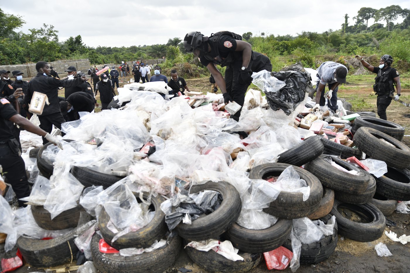 Liberian authorities burn $336 million in cocaine as senior police officials are implicated | iNFOnews.ca