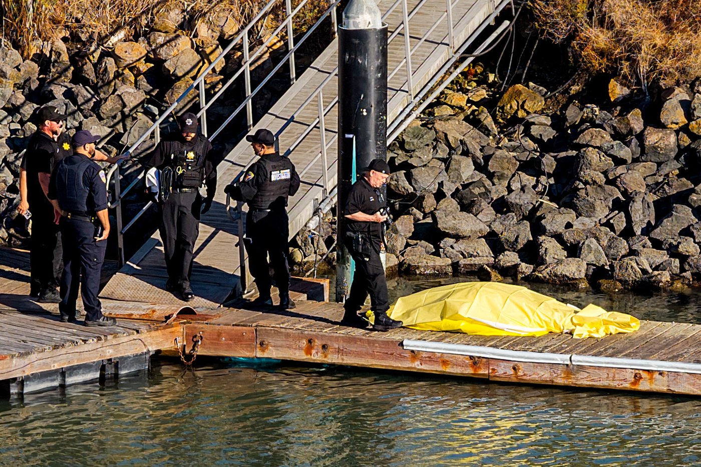 Search suspended for 3 missing after boat with family spreading ashes capsizes on San Francisco Bay | iNFOnews.ca