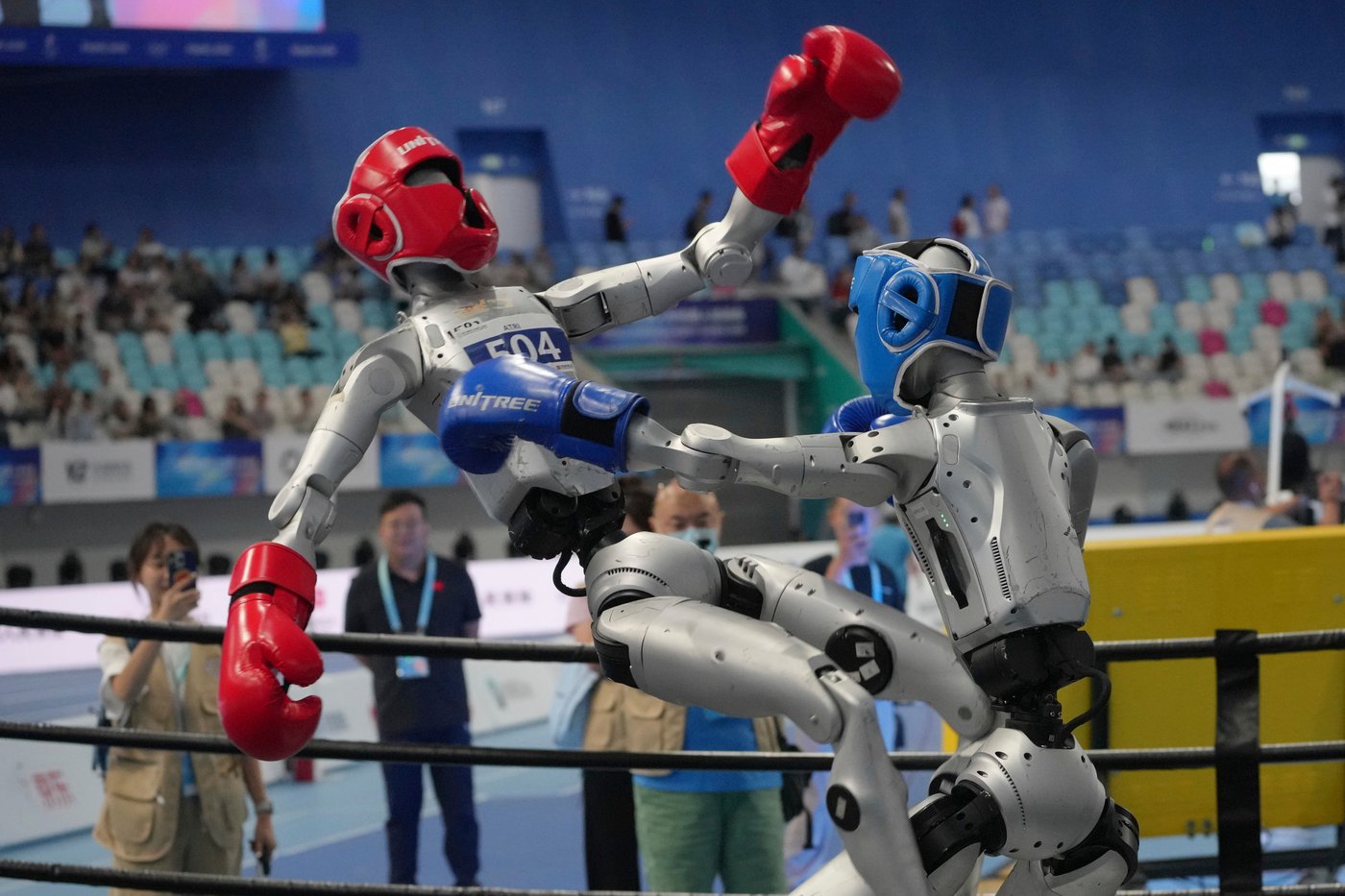 Humanoid robots sprint, play soccer and set records at Beijing games, in photos | iNFOnews.ca