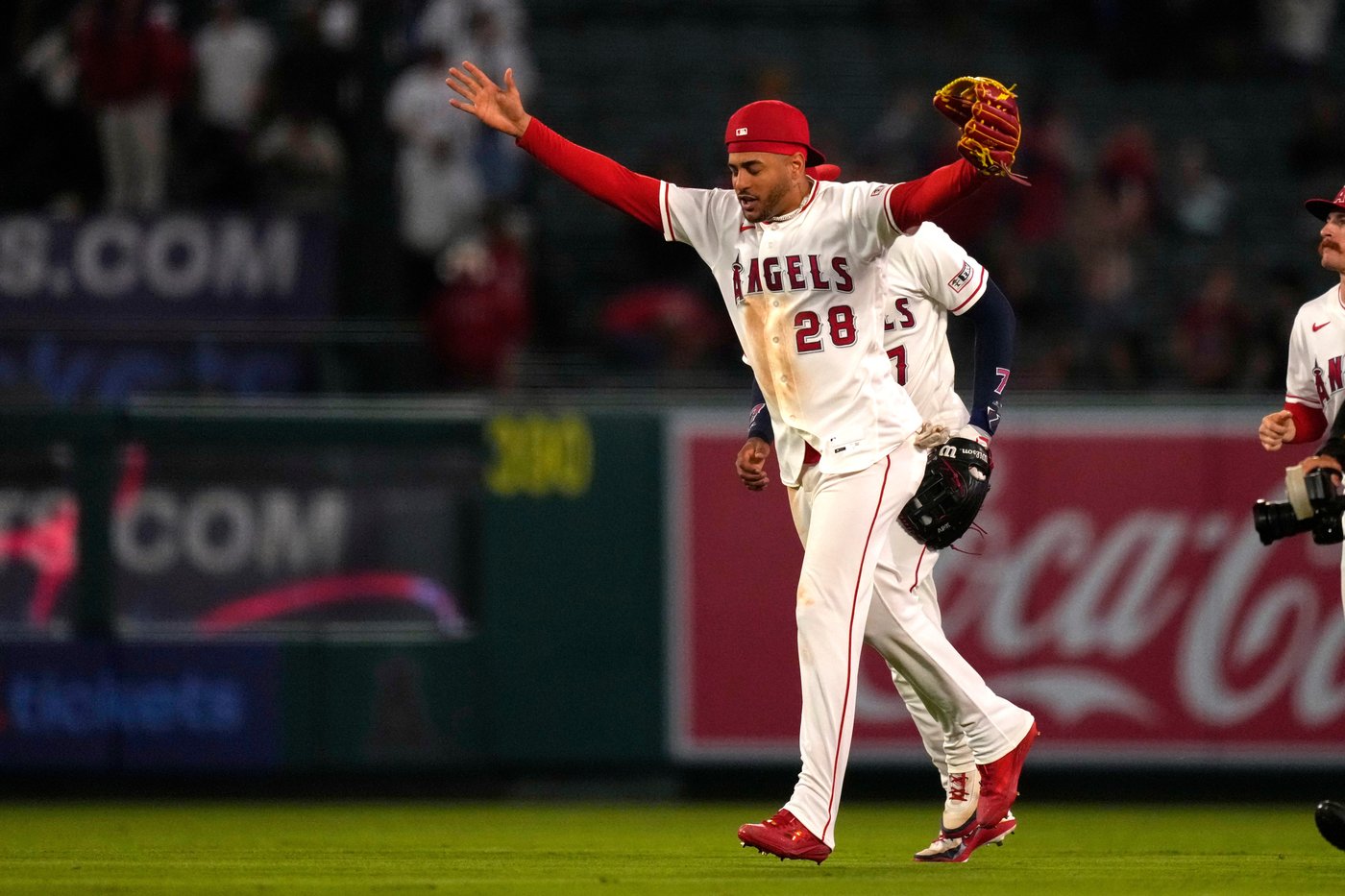 Meckler, Madrigal each have 4 hits in the Angels' 11-4 win over the Rockies | iNFOnews.ca