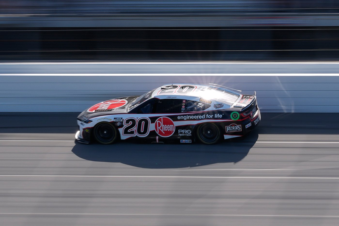 Christopher Bell takes on NASCAR's Tricky Triangle with a cast on his broken left wrist | iNFOnews.ca Christopher Bell takes on NASCAR's Tricky Triangle with a cast on his broken left wrist | iNFOnews.ca