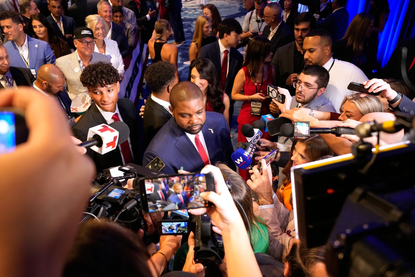 US Rep Byron Donalds wins GOP nod for Florida governor against Ex-Rep David Jolly for the Democrats | iNFOnews.ca US Rep Byron Donalds wins GOP nod for Florida governor against Ex-Rep David Jolly for the Democrats | iNFOnews.ca