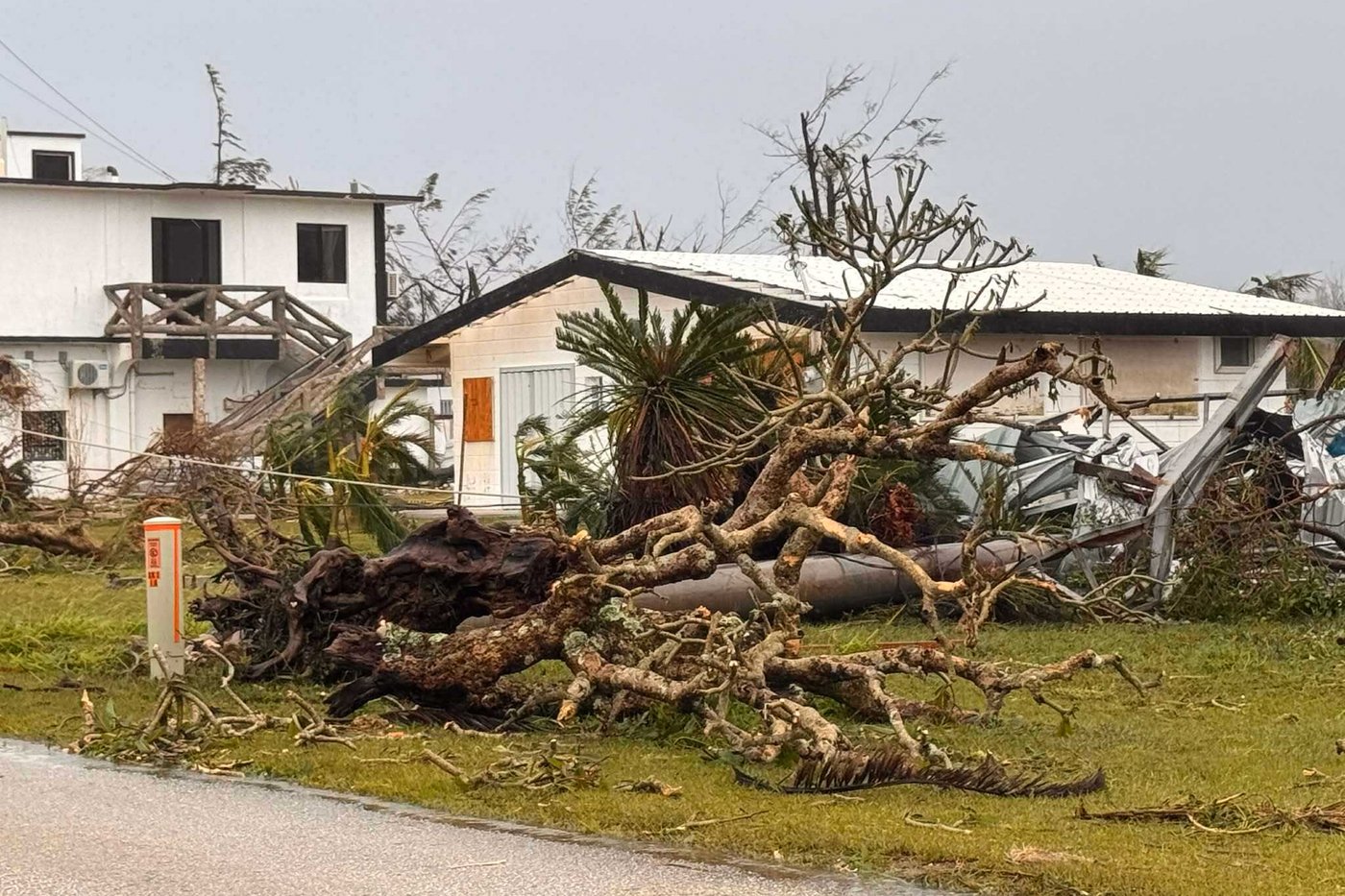 Search is on for 6 from a ship that overturned near the Northern Marianas during a typhoon | iNFOnews.ca