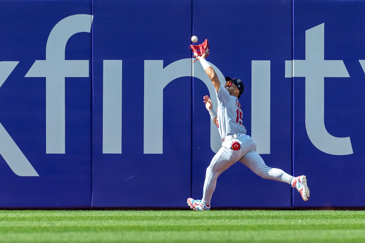Schwarber's 2-run HR with 2 out in 9th rallies Phillies for a 6-4 win over the Cardinals | iNFOnews.ca Schwarber's 2-run HR with 2 out in 9th rallies Phillies for a 6-4 win over the Cardinals | iNFOnews.ca