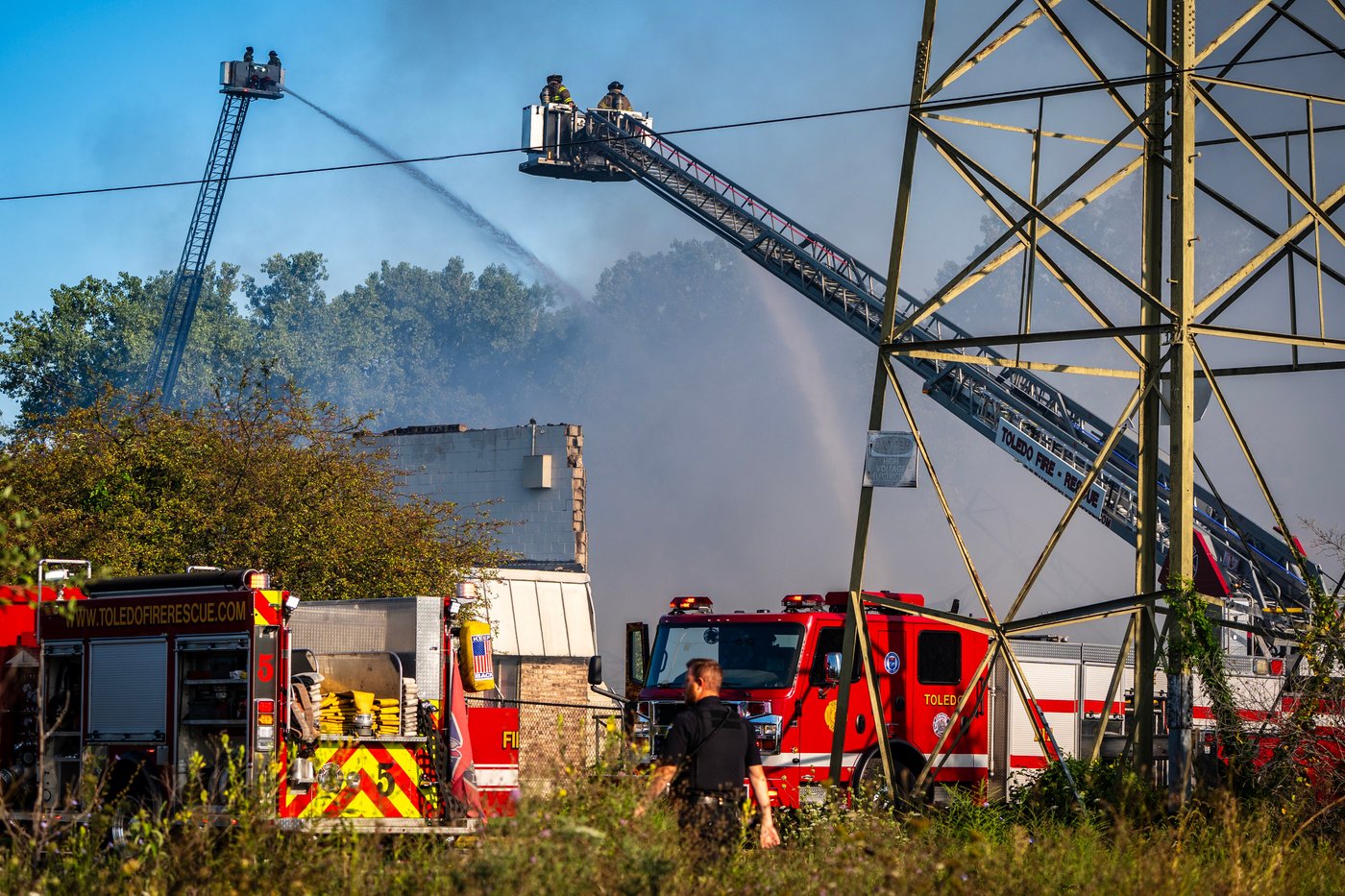 Explosions and fire tear through Ohio industrial building, killing 2 workers | iNFOnews.ca