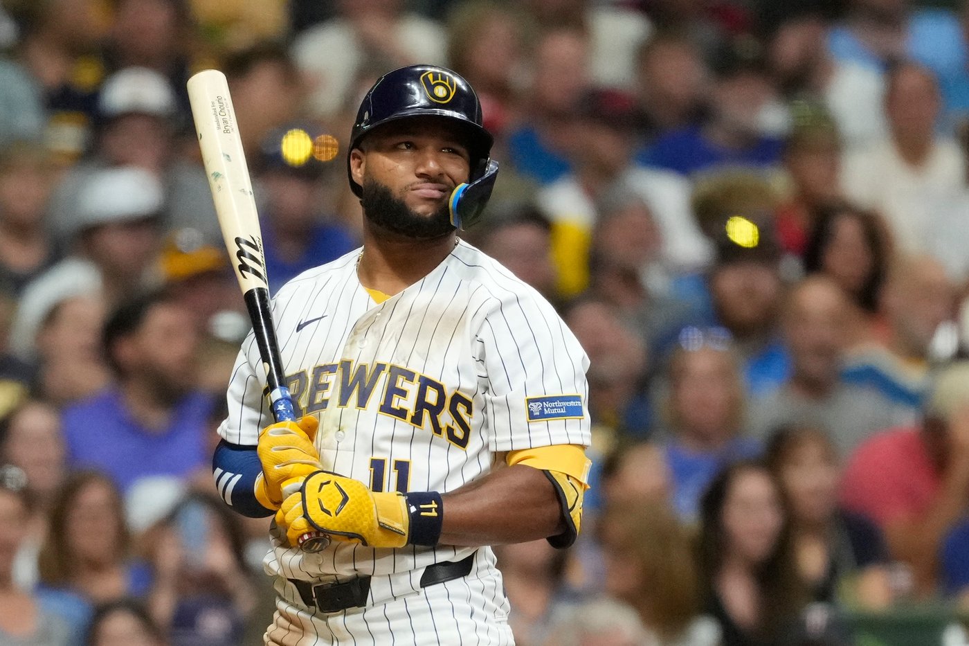 Andrew Vaughn knocks home go-ahead run in 8th inning as Brewers defeat Twins 4-3 | iNFOnews.ca Andrew Vaughn knocks home go-ahead run in 8th inning as Brewers defeat Twins 4-3 | iNFOnews.ca