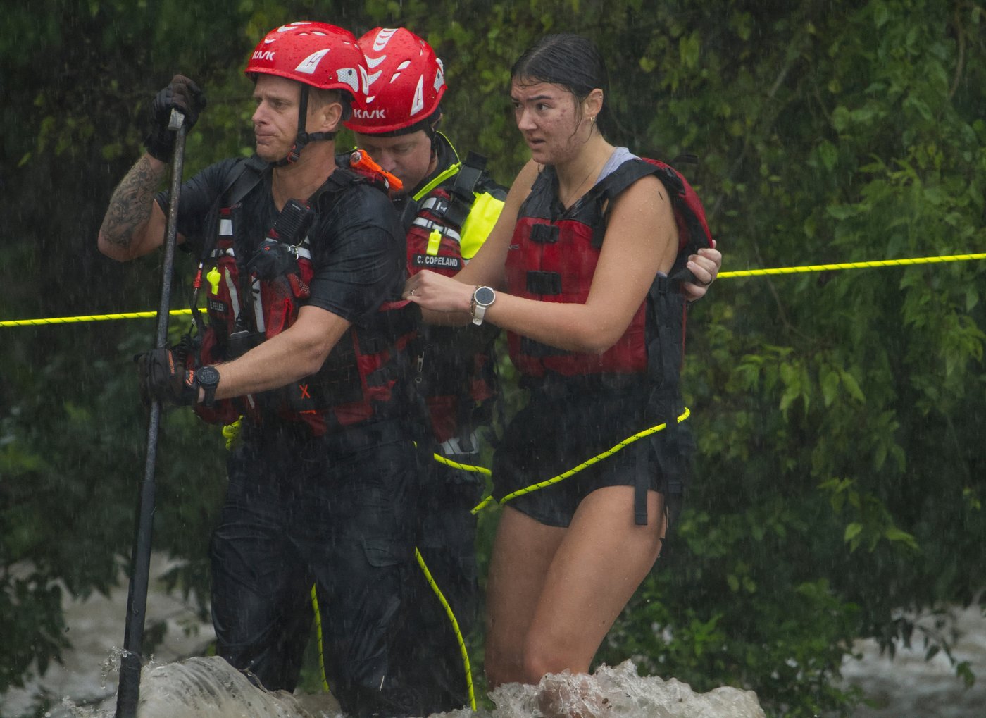 Texas flooding surges from huge rainstorms as rescuers pull people from rising waters | iNFOnews.ca Texas flooding surges from huge rainstorms as rescuers pull people from rising waters | iNFOnews.ca