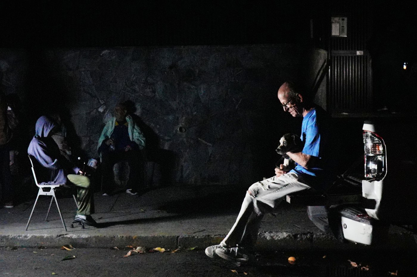 Twin earthquakes strike Venezuela, in photos | iNFOnews.ca