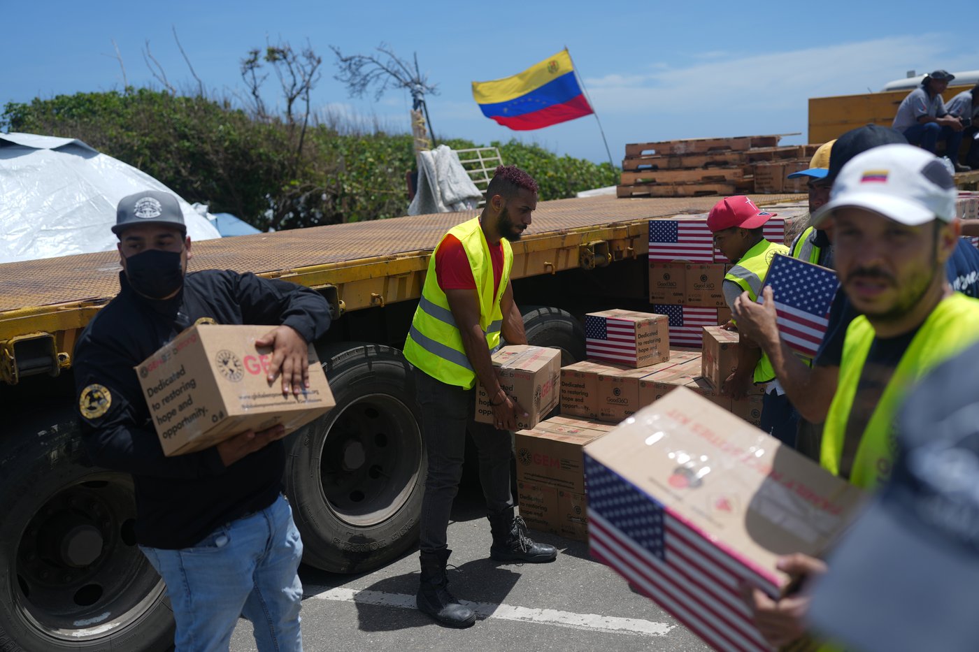 On La Guaira’s beaches, Venezuela quake survivors improvise showers and toilets amid water shortages | iNhome