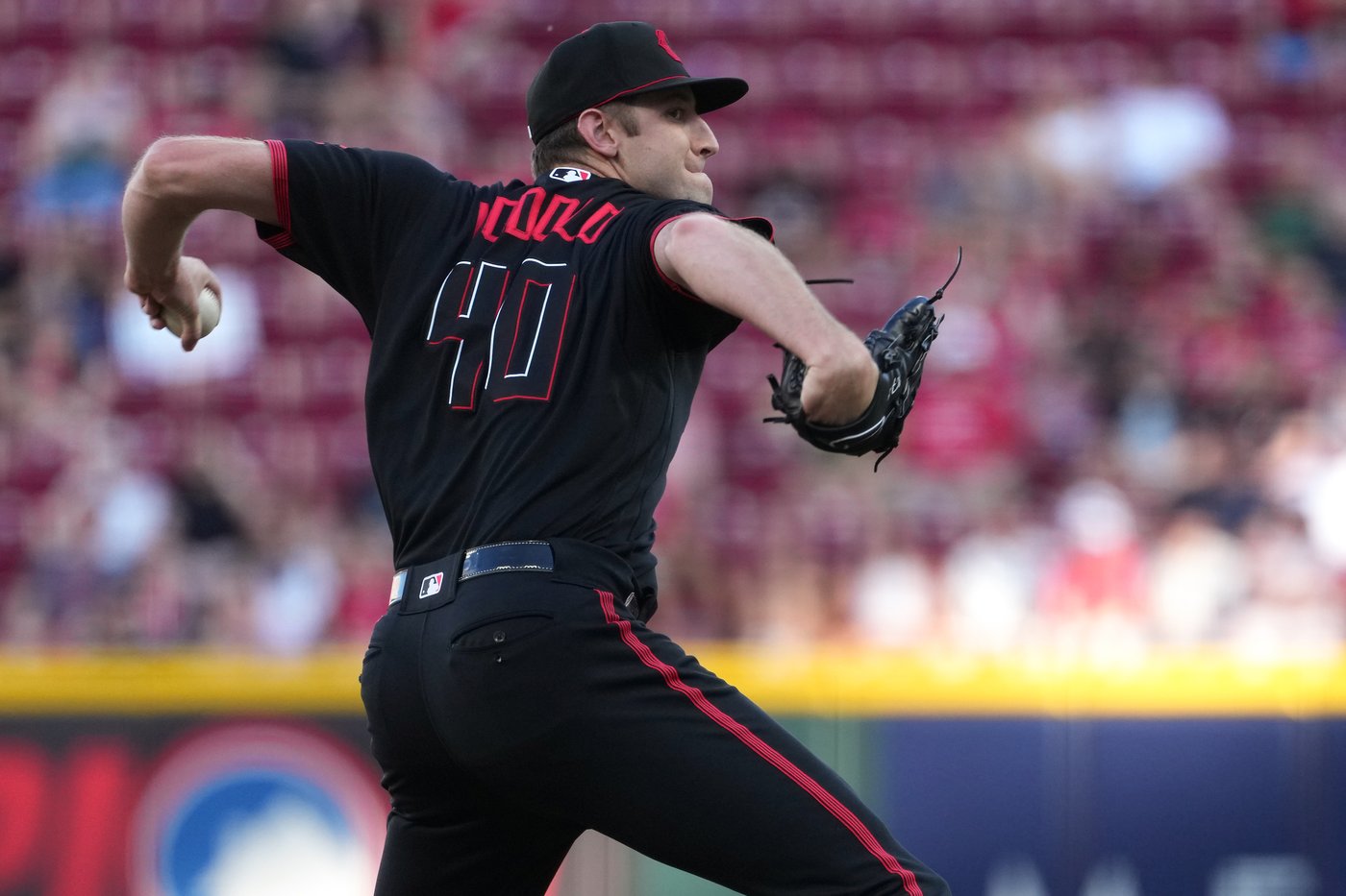 Dunn's error leads to 3-run 9th, Diamondbacks beat Reds 5-2 | iNFOnews.ca