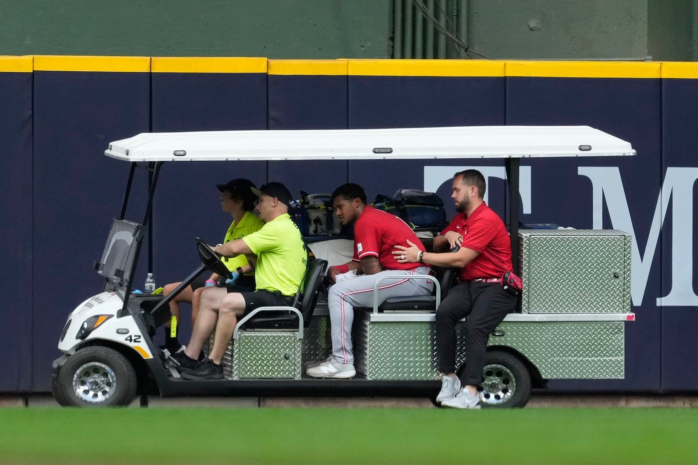 Reds' Dane Myers taken to the hospital after he crashed into the wall | iNFOnews.ca