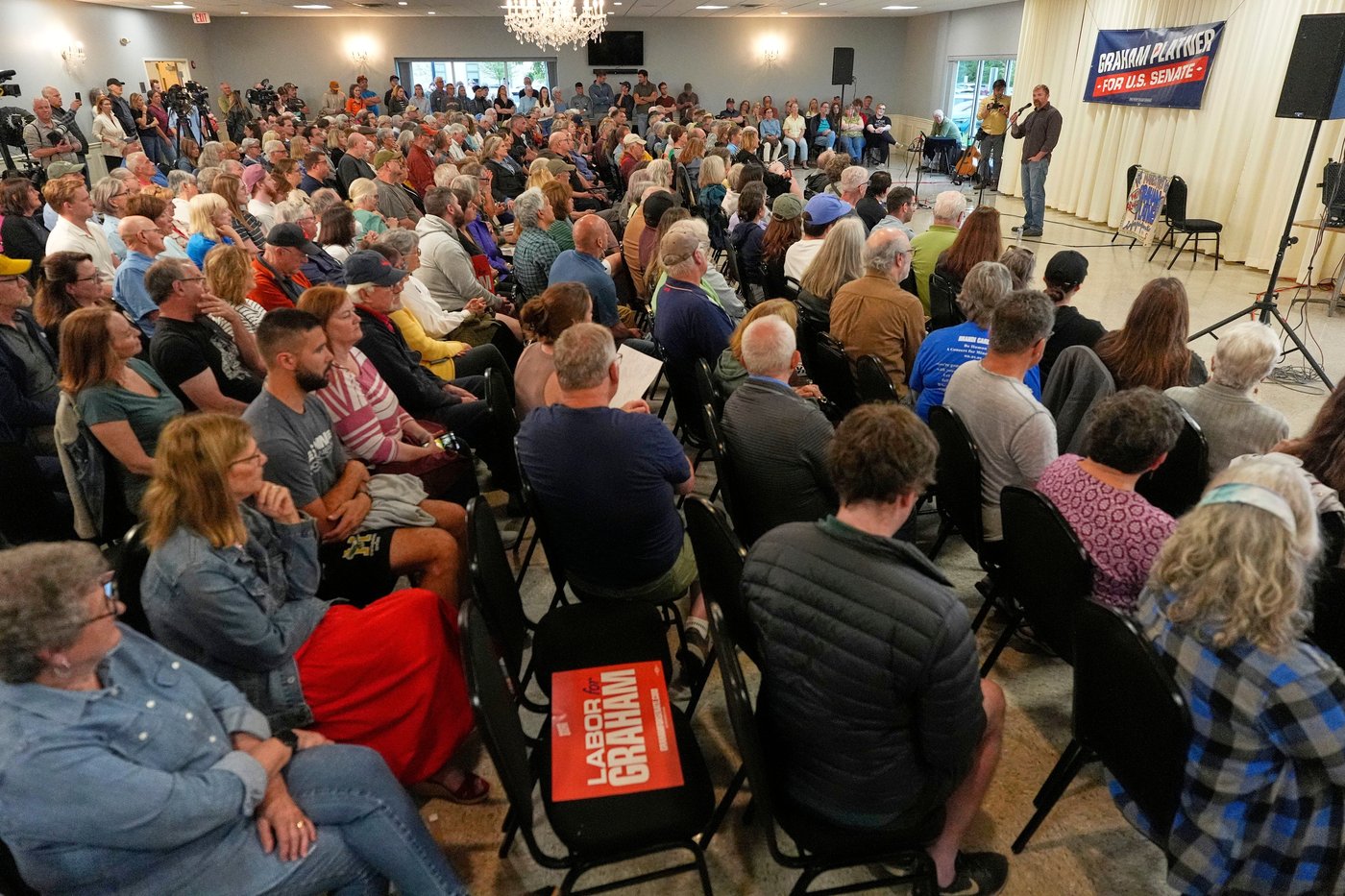 Graham Platner gets a lift from friendly Maine crowd after week of damage control in Senate campaign | iNFOnews.ca